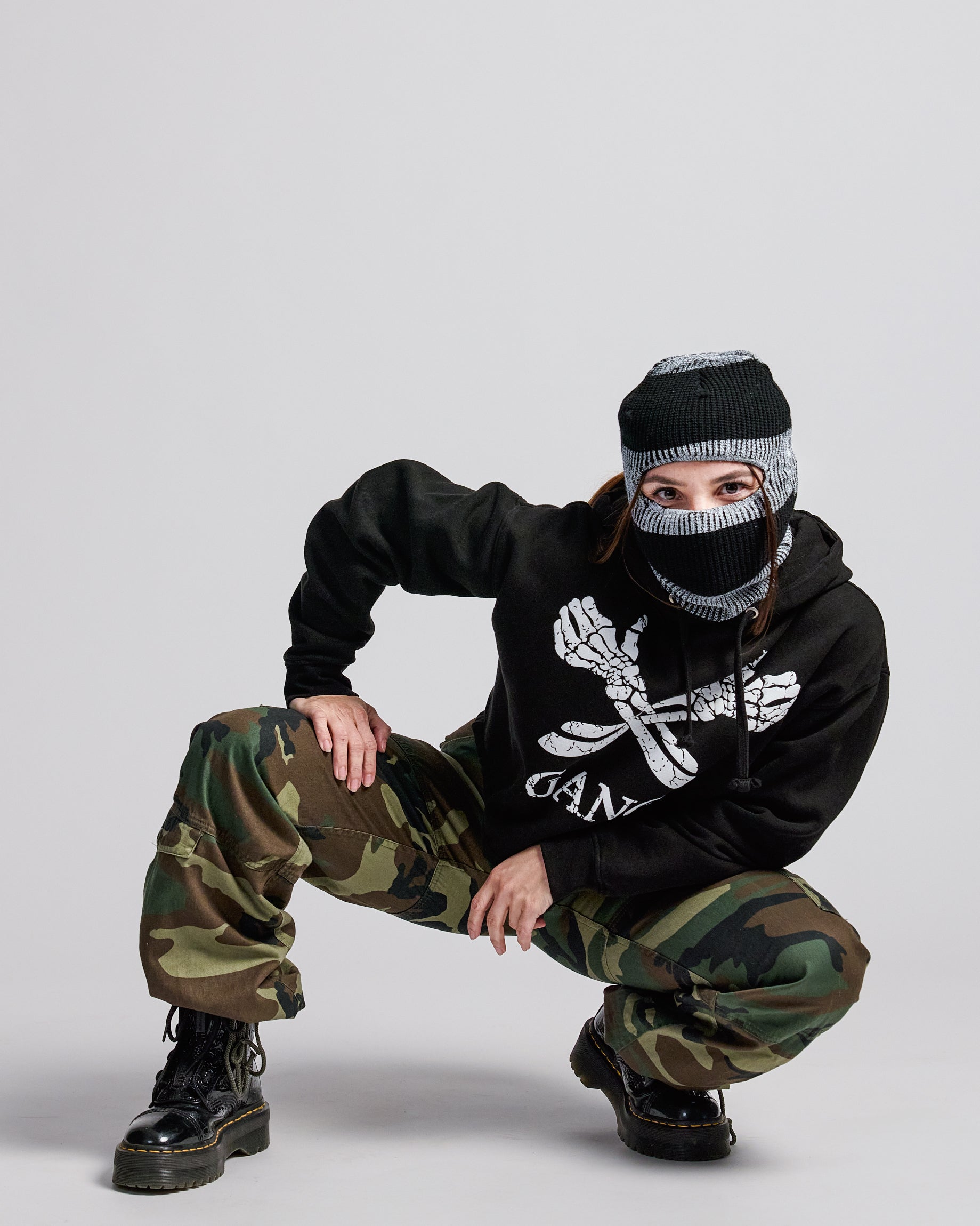 CROPPED GANG HOODIE / JET BLACK