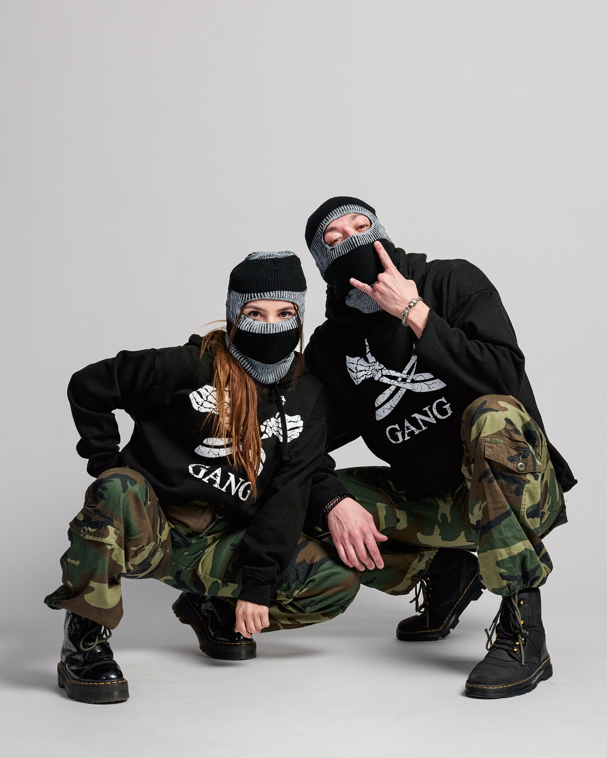 CROPPED GANG HOODIE / JET BLACK