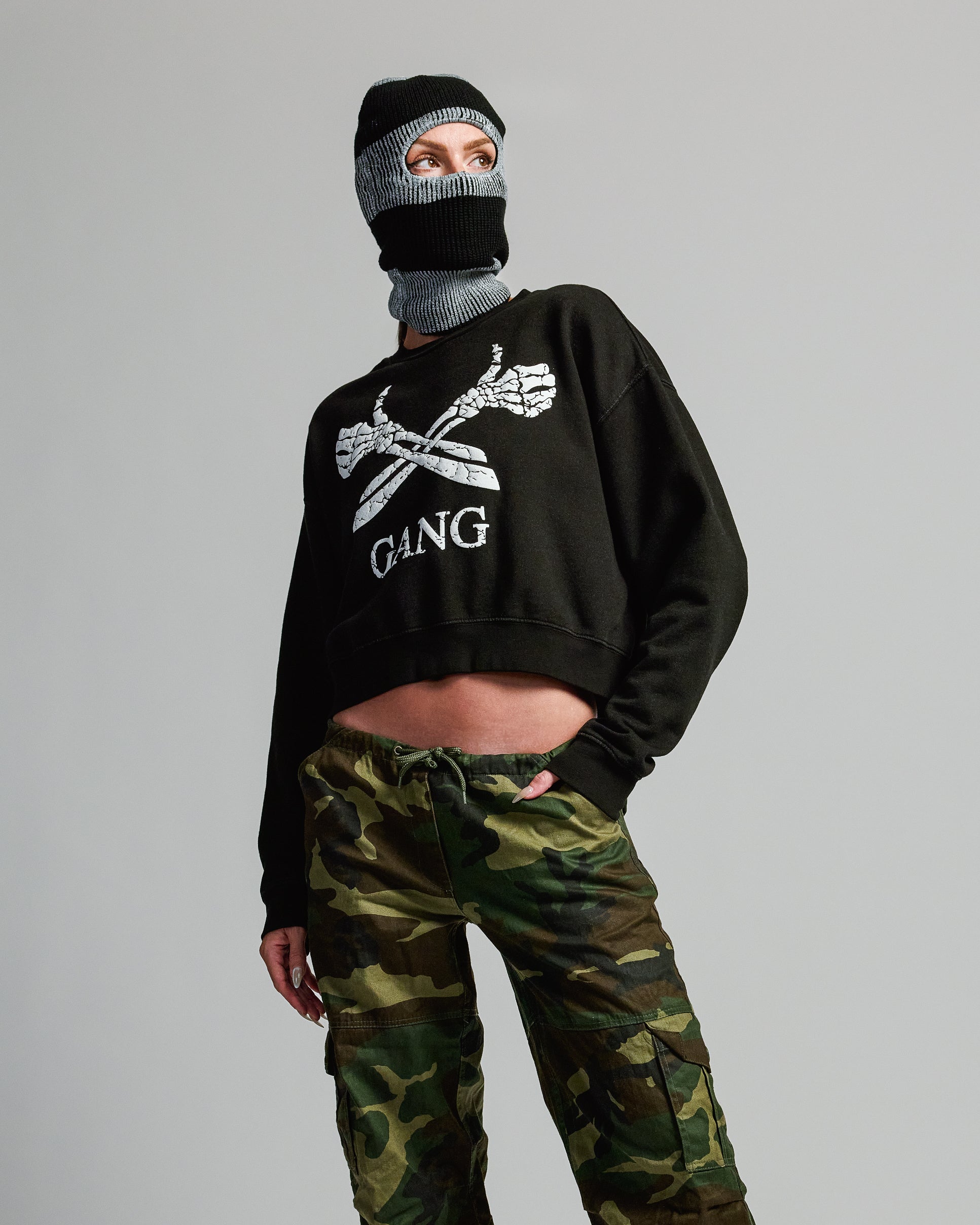 CROPPED GANG SWEATSHIRT / JET BLACK