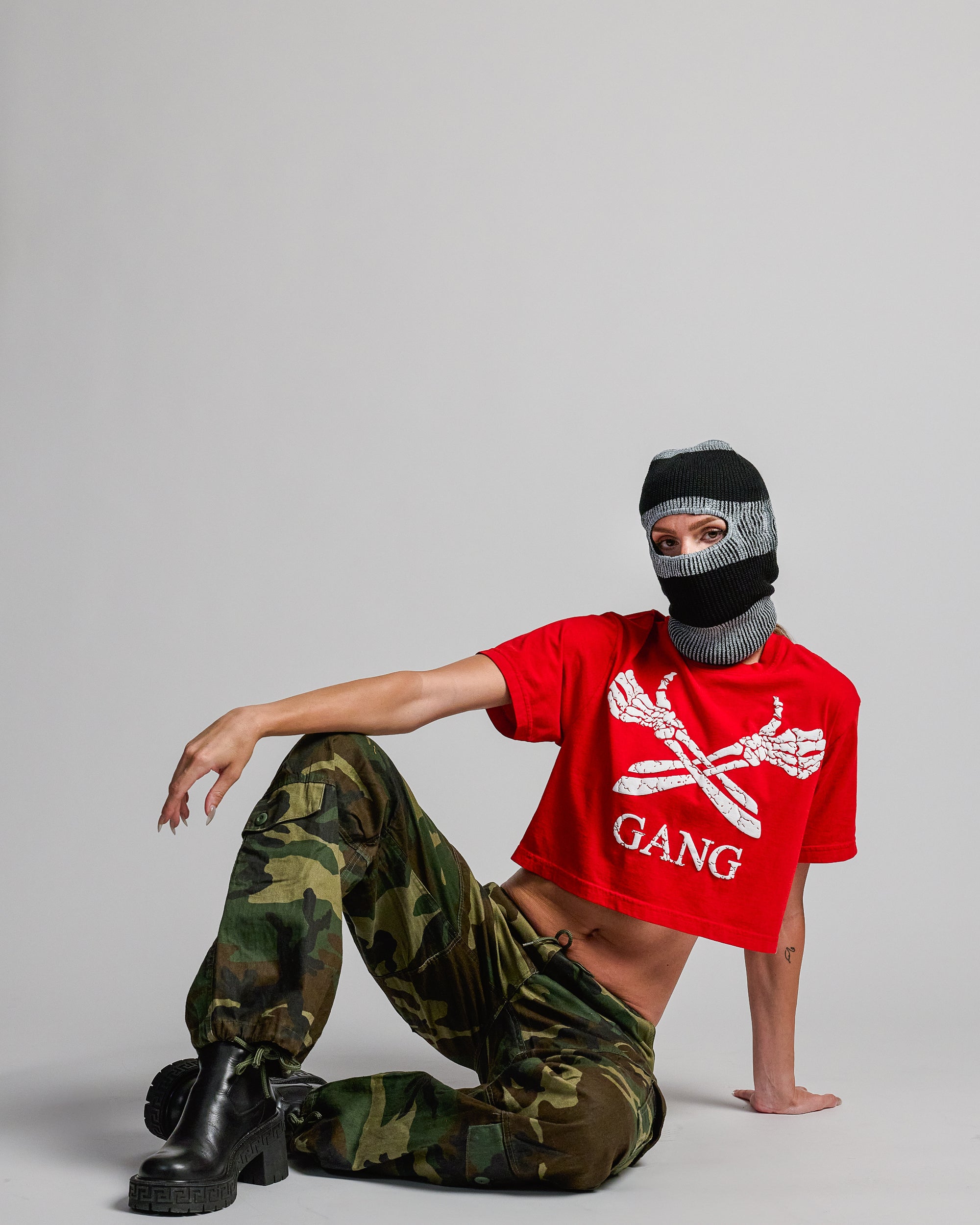 CROPPED GANG TEE / BANDANA RED